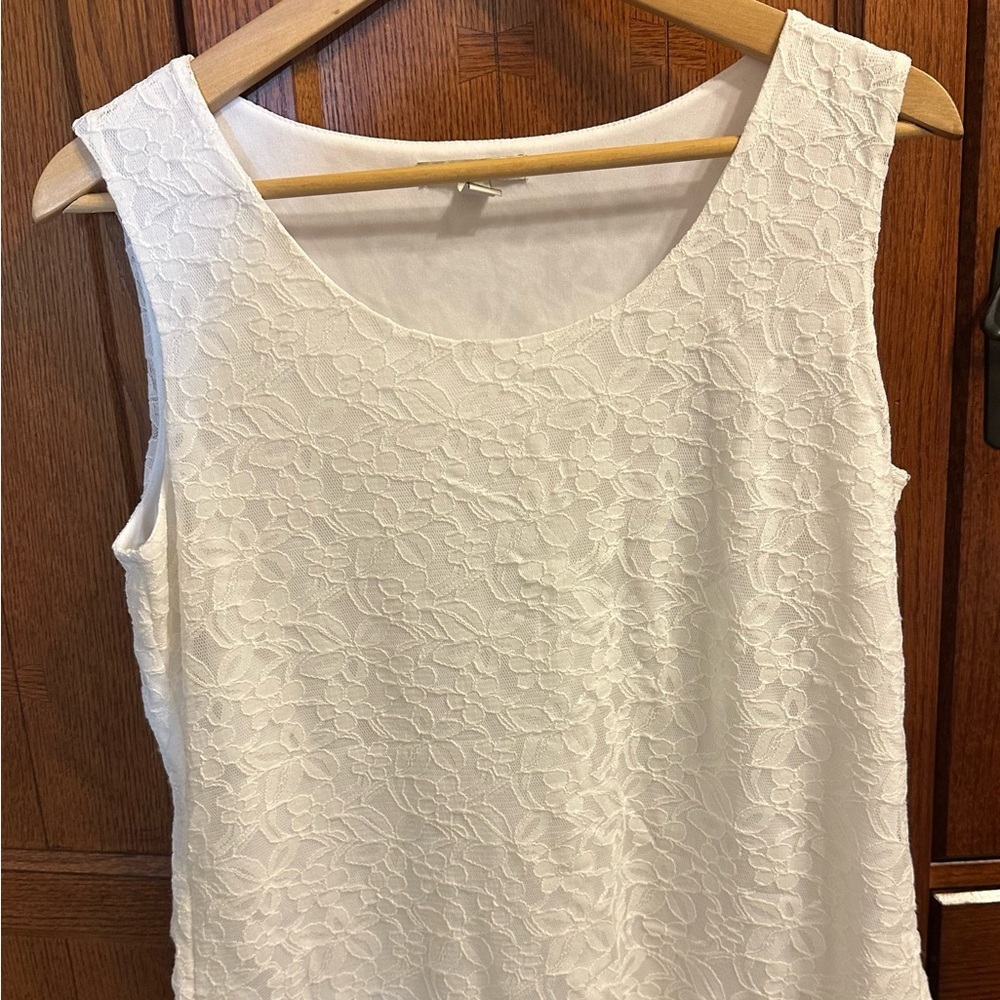 Dana Buchman White Tank Top with Textured Fabric​​